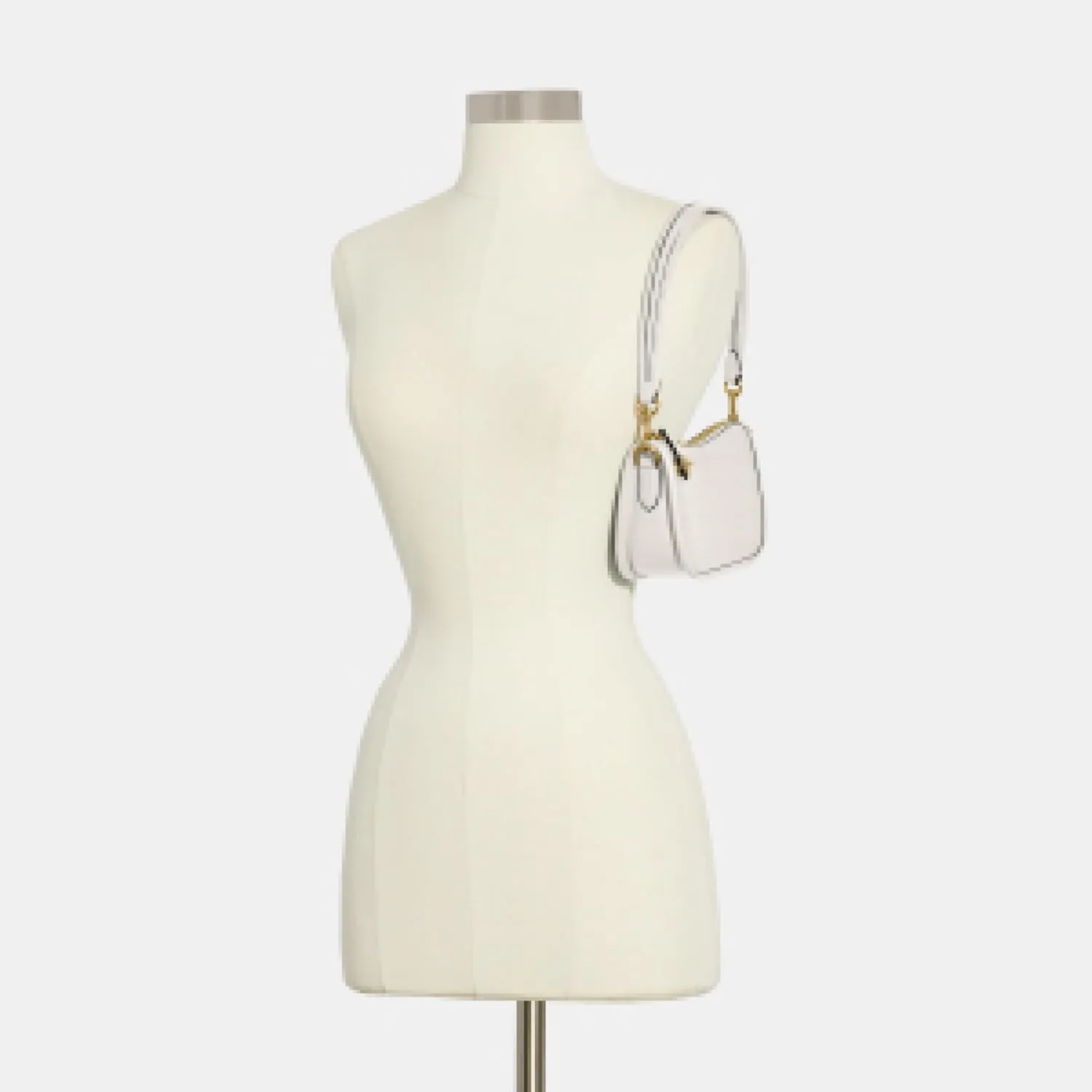 Coach Women's The Coach Originals Glovetanned Leather Swinger 20