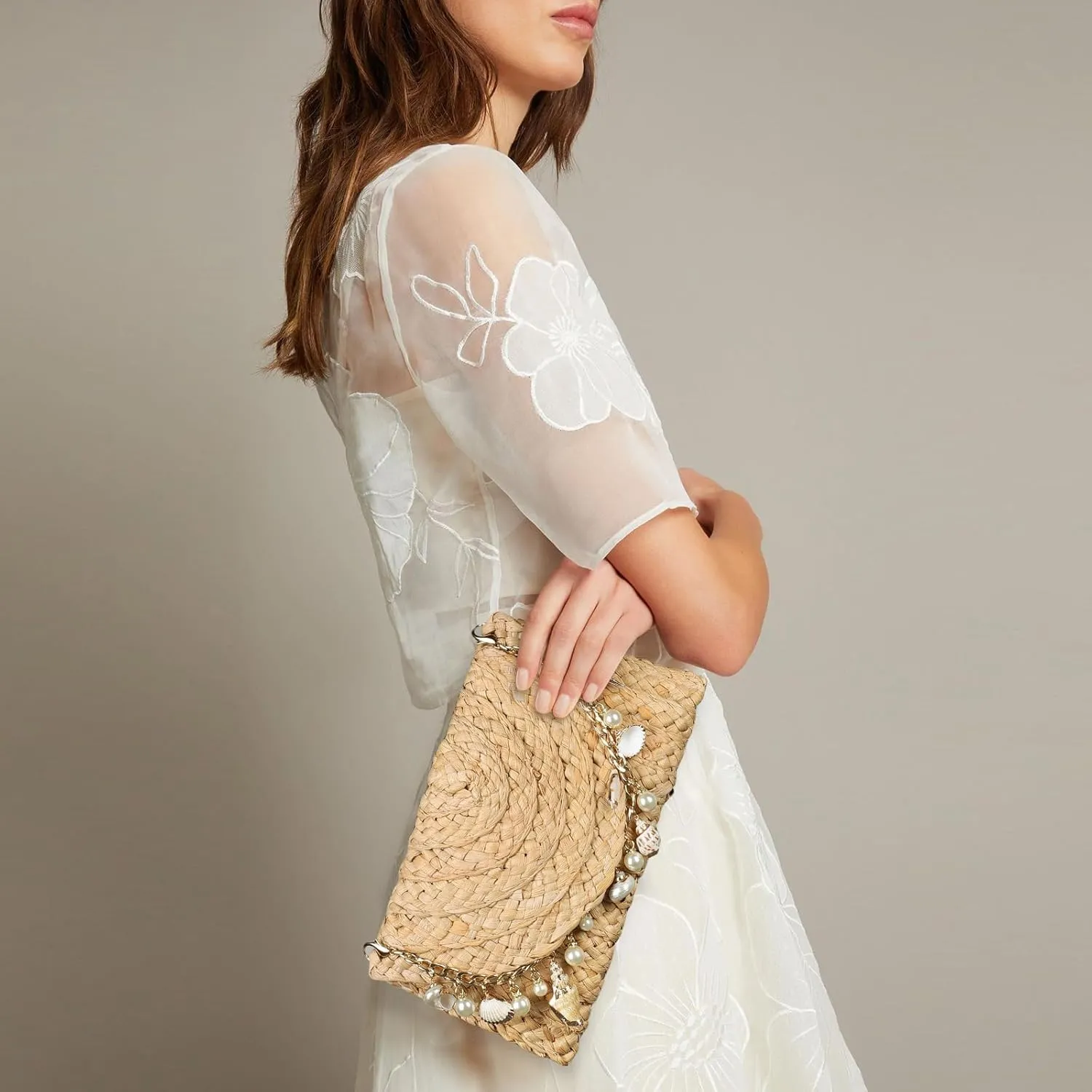 Straw Clutch Purses for Women Summer Straw Bag wirh Seashell Chain Woven Beach Bag Clutch Handbag